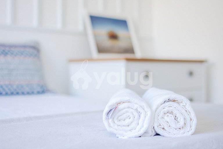 IT37 Excellent Village with 3 Suites Beachfront - Itacimirim