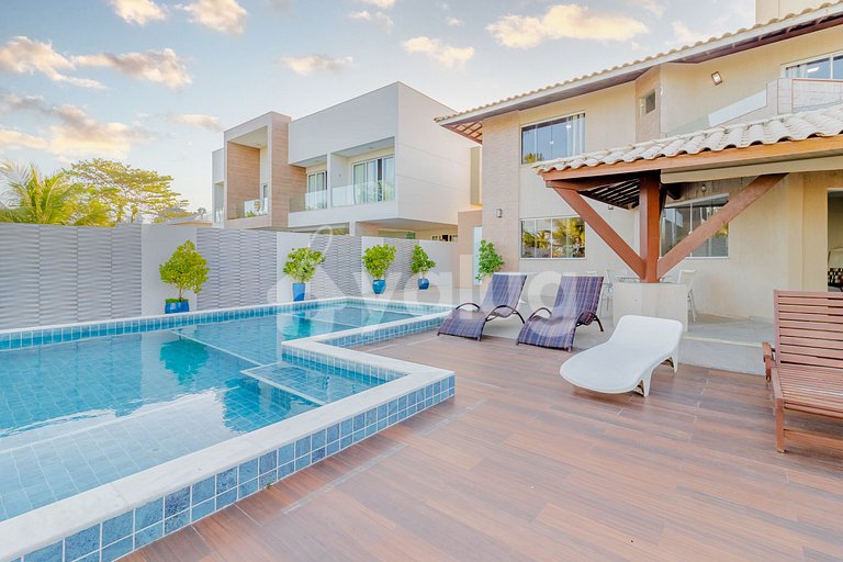 GB04 House with 7/4 Beachfront with Housekeeper Included