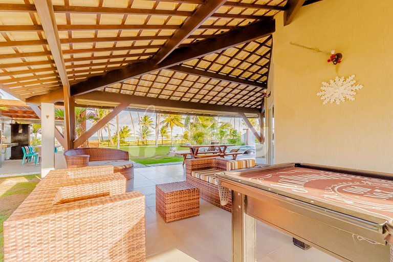 GB04 House with 7/4 Beachfront with Housekeeper Included