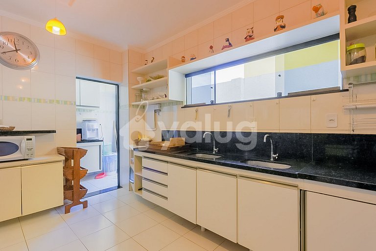 House 8 Bedrooms 50m from the Beach - Guarajuba