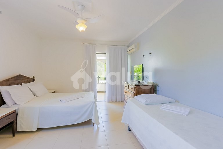 House 7 Bedrooms 50m from the Beach - Guarajuba