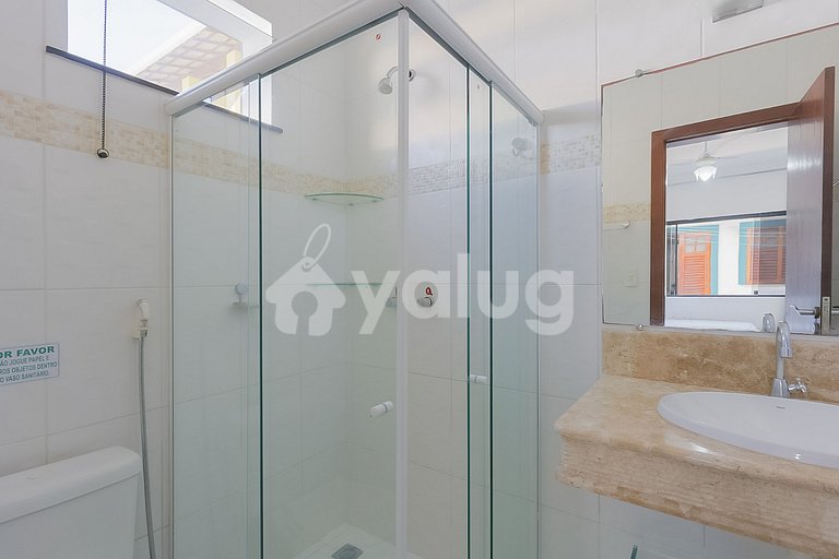 House 8 Bedrooms 50m from the Beach - Guarajuba