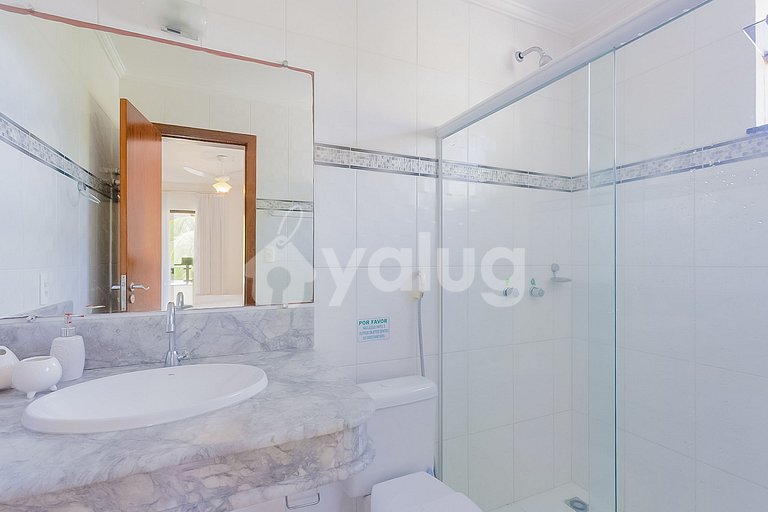 Casa 8 Dormitorios a 50m de la Playa - Guarajuba