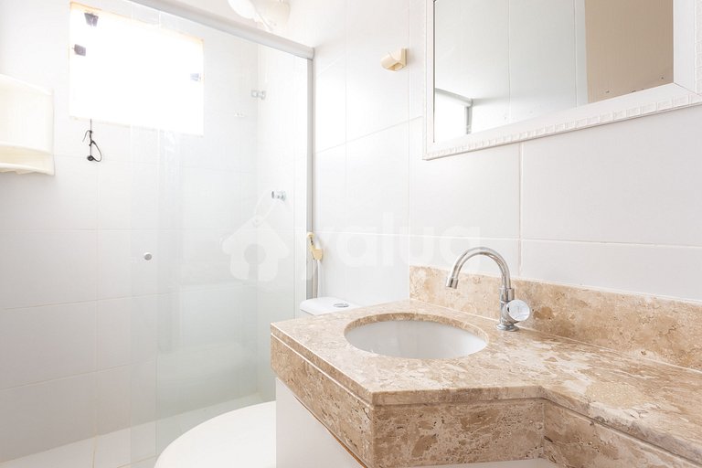 Beautiful 4-Suite House 300m from the Beach, Itacimirim