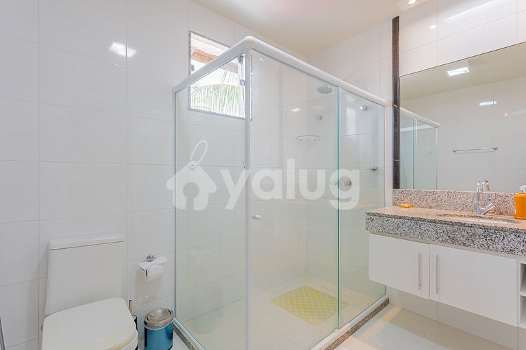 House 8 Suites 50m from the Beach with Maid Included Guaraju