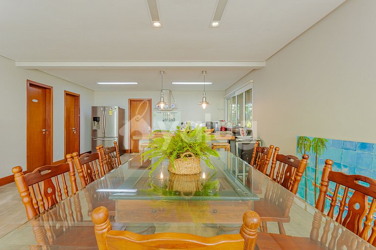 Excelente Casa 4 Suites con Piscina y Barbacoa