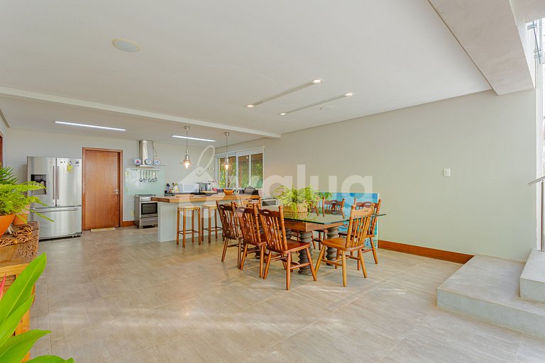Excelente Casa 4 Suites con Piscina y Barbacoa