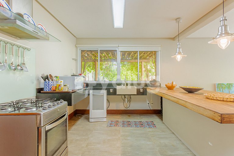 Excelente Casa 4 Suites con Piscina y Barbacoa
