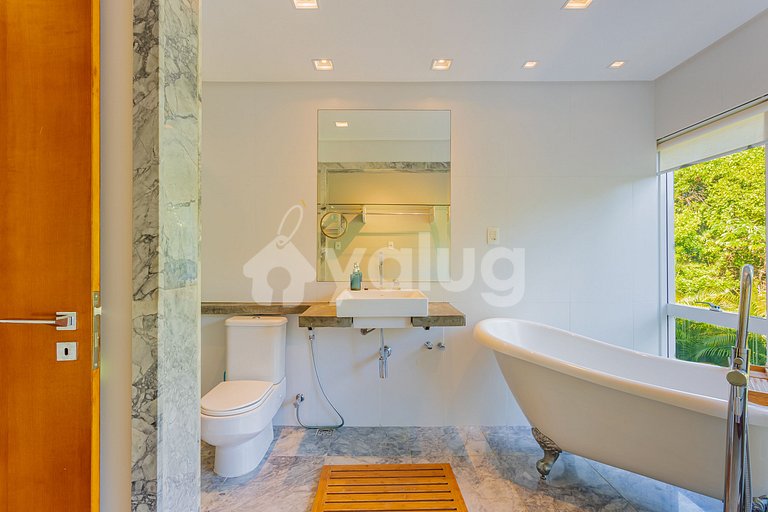 Excelente Casa 4 Suites con Piscina y Barbacoa