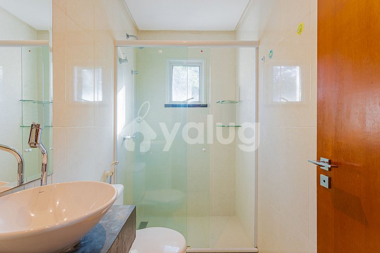 Excelente Casa 4 Suites con Piscina y Barbacoa