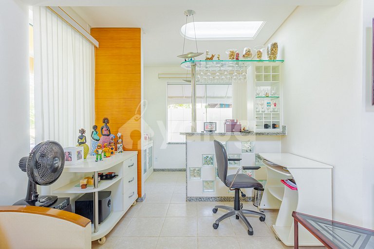 GB16 House 6 Suites 50m from the Beach - Cleaner Included