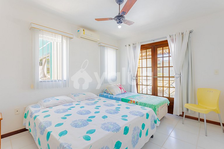 GB16 House 6 Suites 50m from the Beach - Cleaner Included
