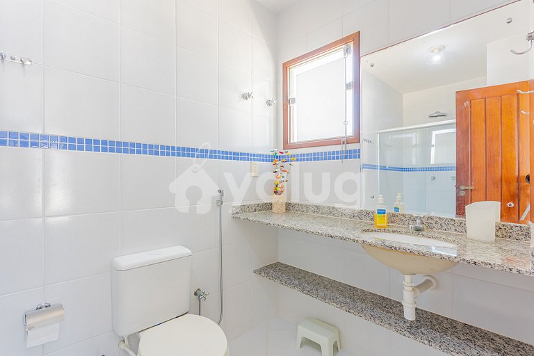 GB16 House 6 Suites 50m from the Beach - Cleaner Included
