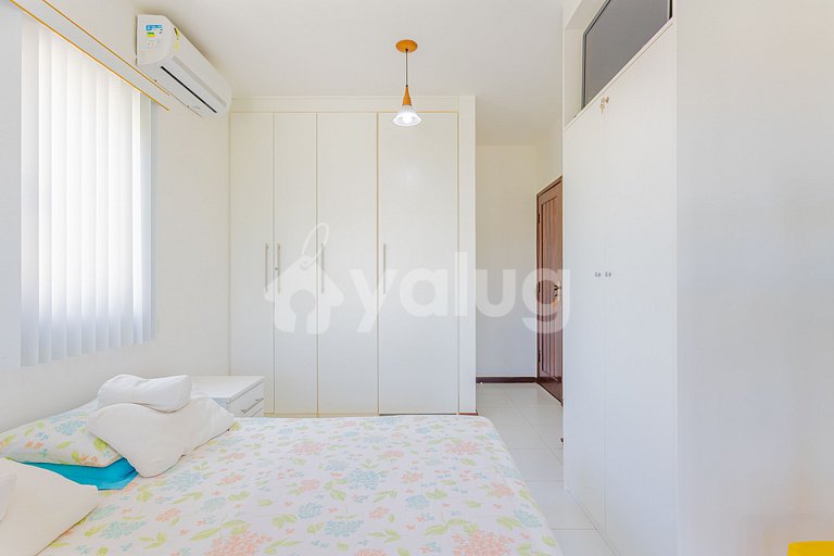 GB16 House 6 Suites 50m from the Beach - Cleaner Included