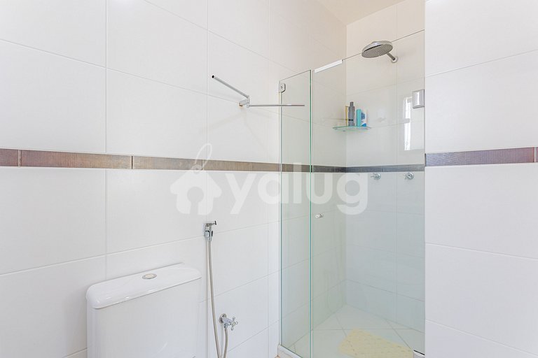 GB16 House 6 Suites 50m from the Beach - Cleaner Included