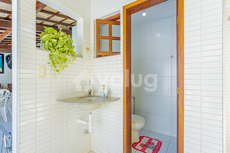GB16 House 6 Suites 50m from the Beach - Cleaner Included