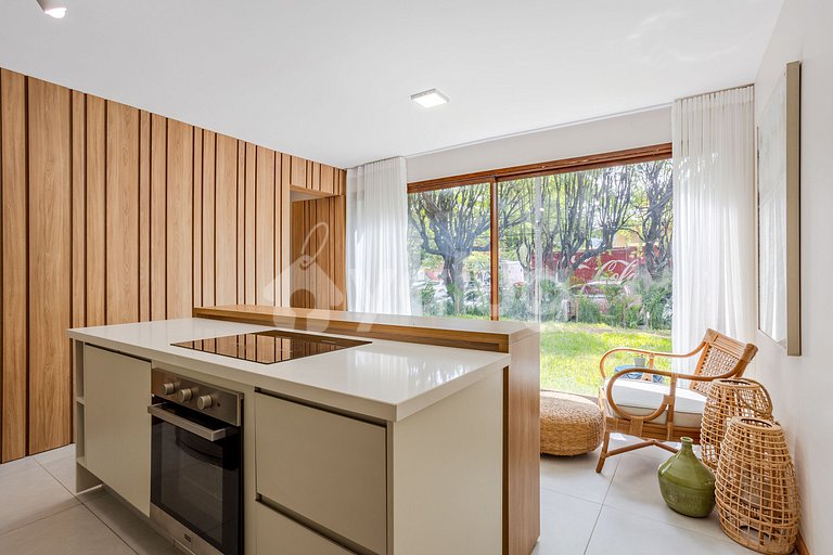 Modern and Cozy Apt 600m from the Beach