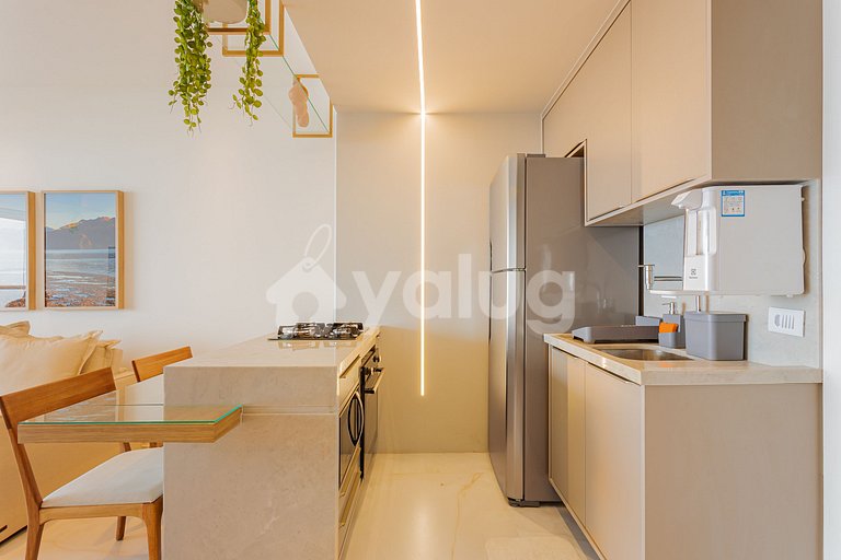 Bedroom and living room 150m from Farol da Barra Beach