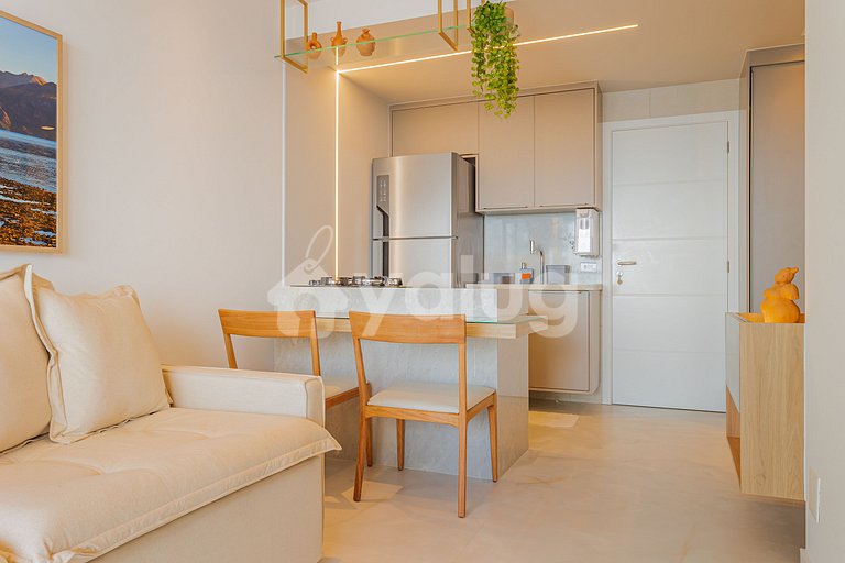 Bedroom and living room 150m from Farol da Barra Beach