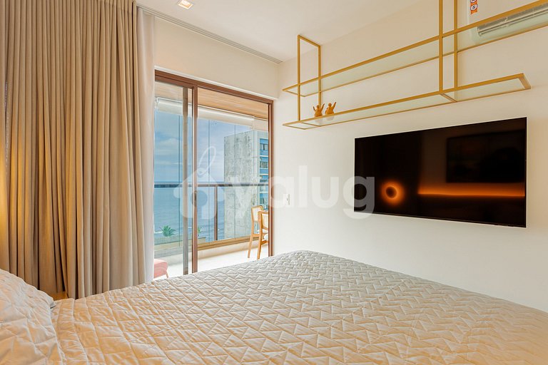 Bedroom and living room 150m from Farol da Barra Beach