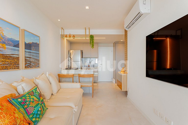 Bedroom and living room 150m from Farol da Barra Beach