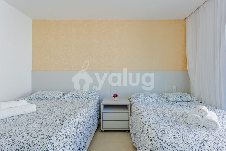 Excellent 7-Suite House 350m from the Beach - Maid Included