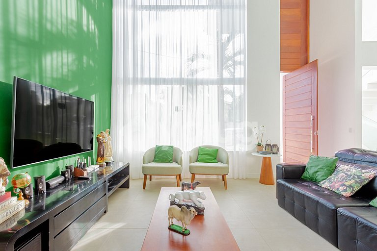 Excellent 7-Suite House 350m from the Beach