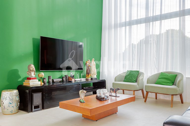 Excellent 7-Suite House 350m from the Beach