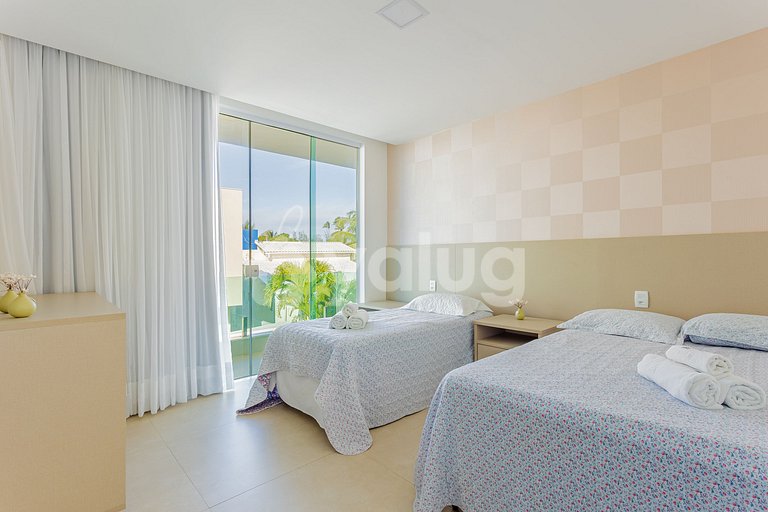 Excellent 7-Suite House 350m from the Beach