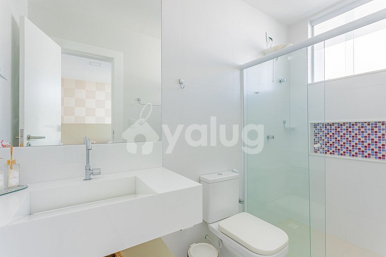 Excellent 7-Suite House 350m from the Beach