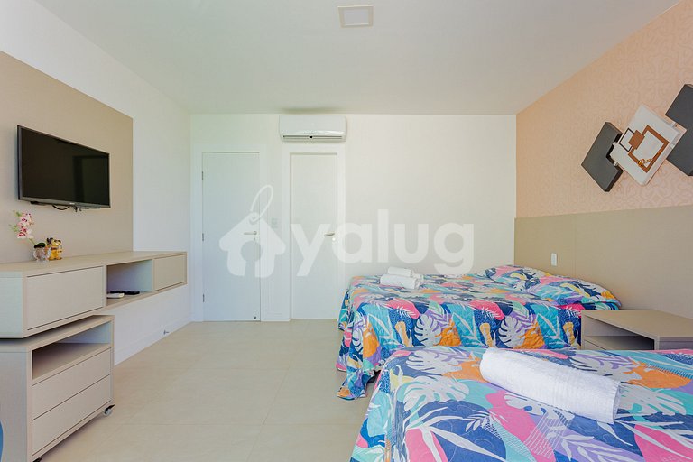 Excellent 7-Suite House 350m from the Beach