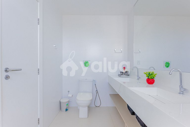 Excellent 7-Suite House 350m from the Beach