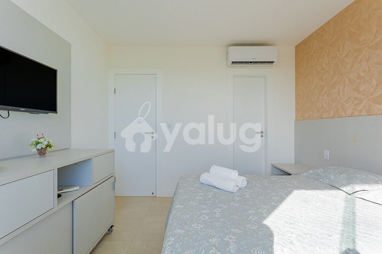 Excellent 7-Suite House 350m from the Beach