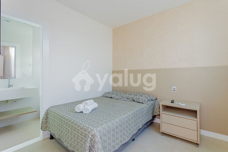 Excellent 7-Suite House 350m from the Beach - Maid Included