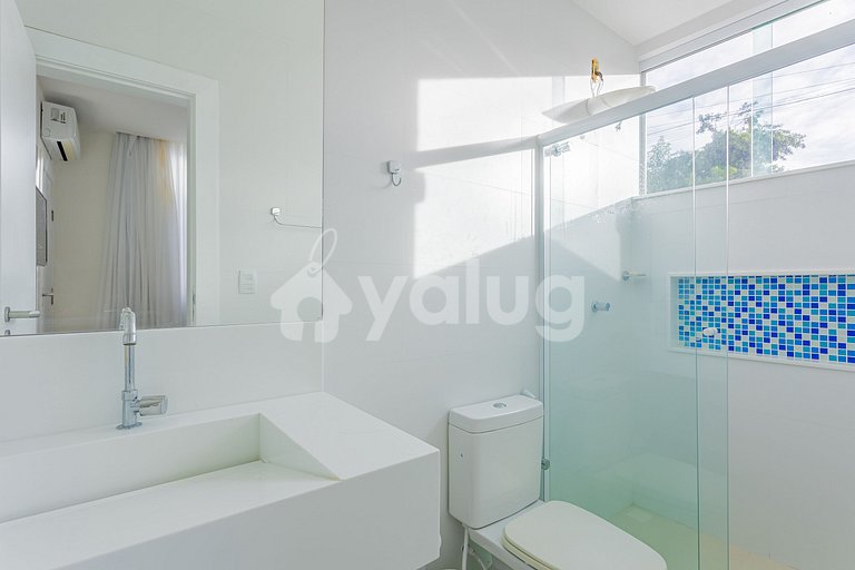 Excellent 7-Suite House 350m from the Beach