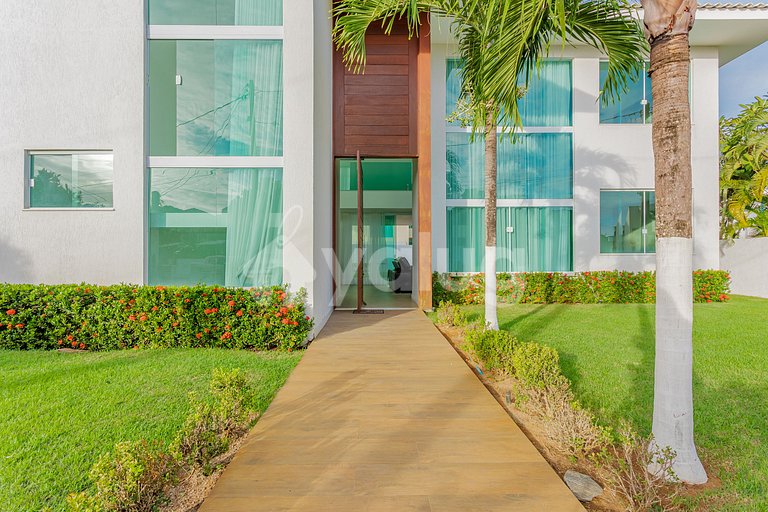 Excellent 7-Suite House 350m from the Beach