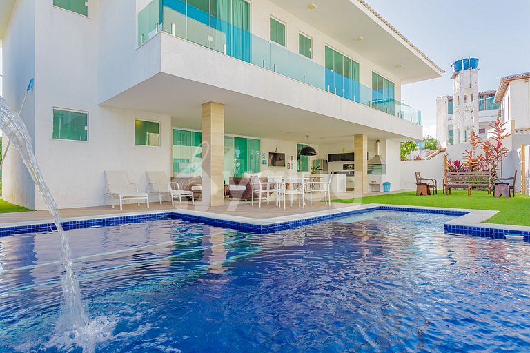 Excellent 7-Suite House 350m from the Beach