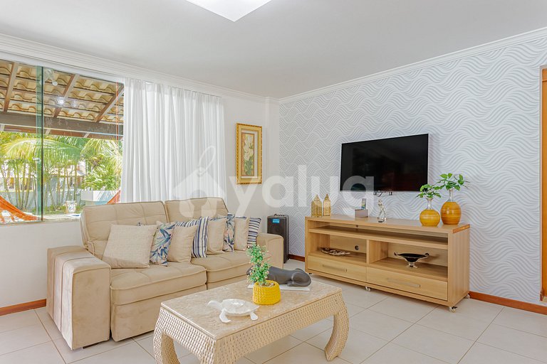 Excellent 4 Bedroom House 360m from Guarajuba Beach