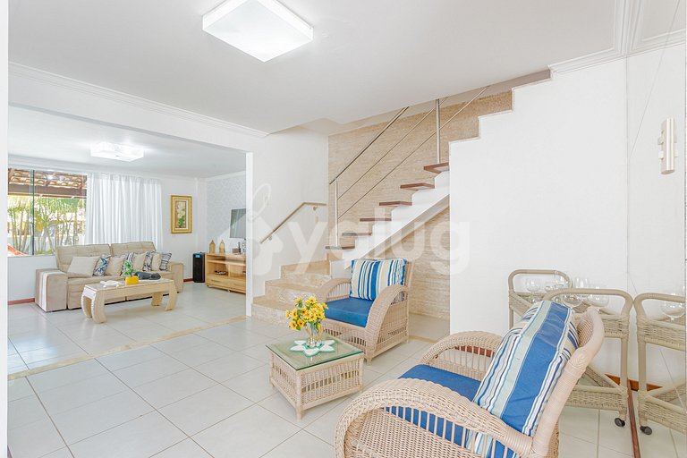 Excellent 4 Bedroom House 360m from Guarajuba Beach