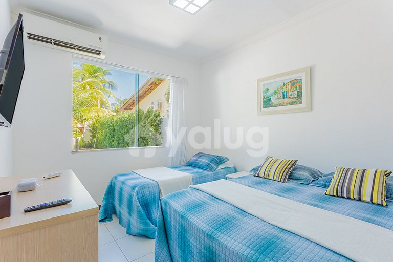 Excellent 4 Bedroom House 360m from Guarajuba Beach