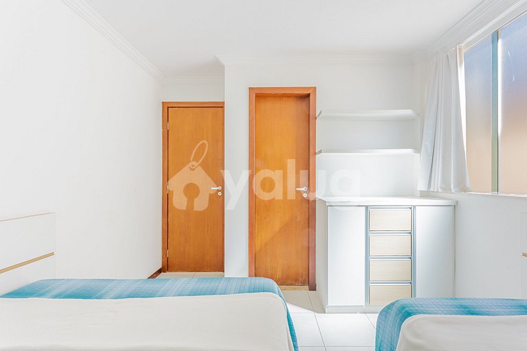 Excellent 4 Bedroom House 360m from Guarajuba Beach
