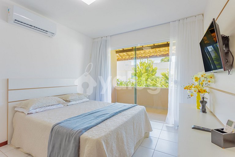 Excellent 4 Bedroom House 360m from Guarajuba Beach