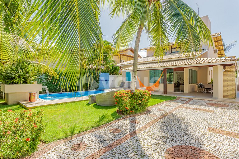 Excellent 4 Bedroom House 360m from Guarajuba Beach