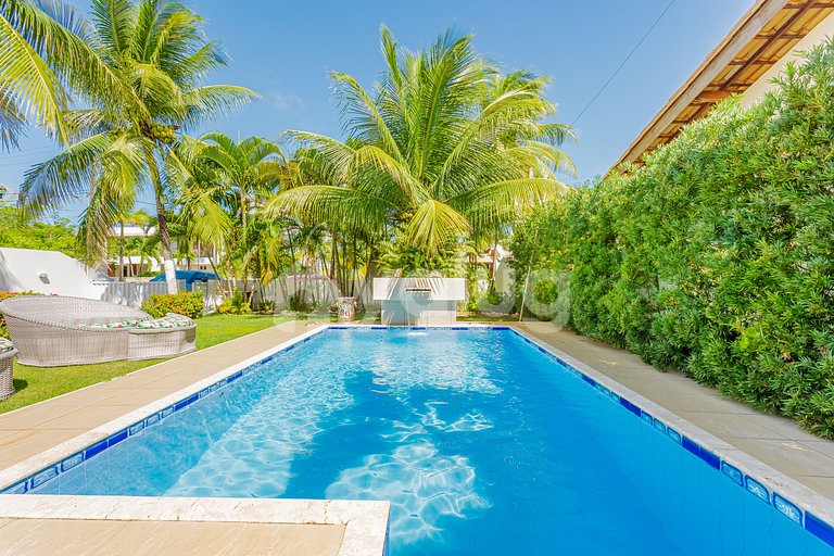 Excellent 4 Bedroom House 360m from Guarajuba Beach