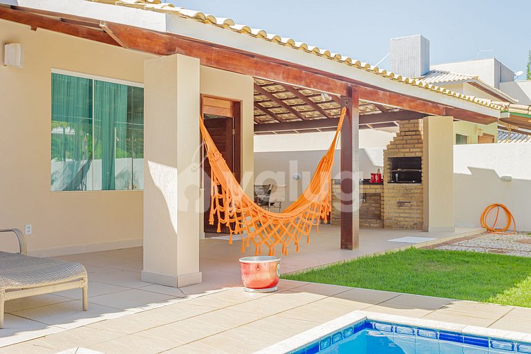 Excellent 4 Bedroom House 360m from Guarajuba Beach