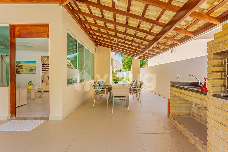 Excellent 4 Bedroom House 360m from Guarajuba Beach