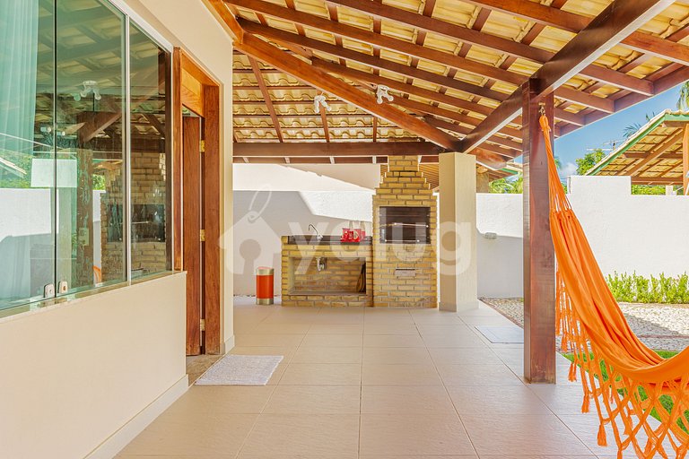 Excellent 4 Bedroom House 360m from Guarajuba Beach