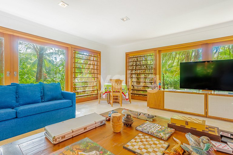 Excellent 7-Suite House, Right on the Beach - Busca Vida