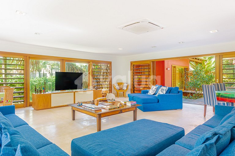 Excellent 4-Suite House, Right on the Beach - Busca Vida