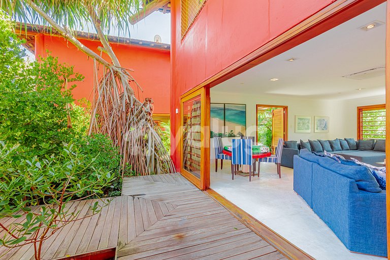 Excellent 7-Suite House, Right on the Beach - Busca Vida